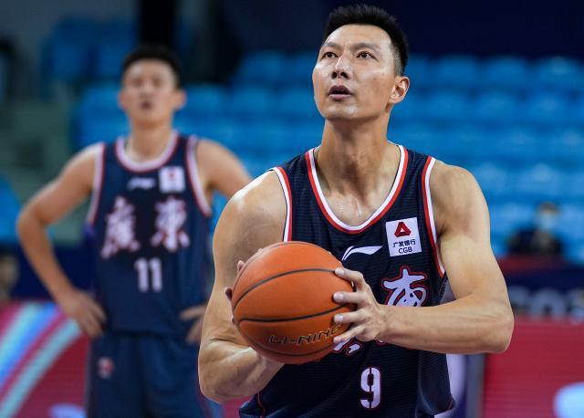 乐鱼体育-辽粤大战仅得3分阿联无奈苦笑 状态恢复仍需时日