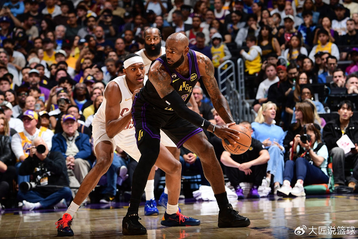 17战15胜，湖人4大优势冲冠军！老詹创历史第一东契奇42+12破纪录|詹姆斯|勒布朗·詹姆斯|勒布朗-詹姆斯|克利夫兰骑士队|洛杉矶湖人队_新浪体育_新浪新闻